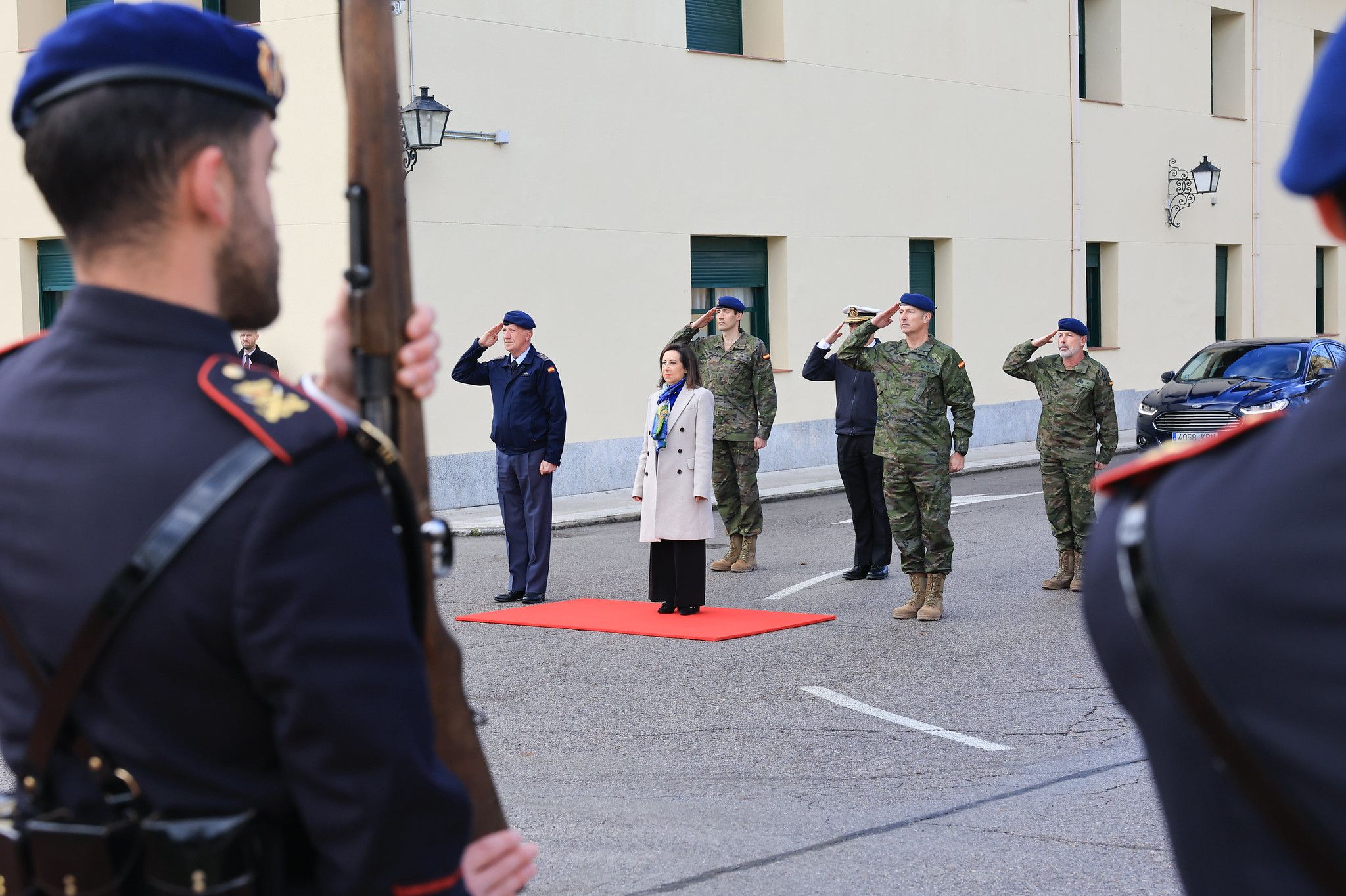 Visita de la ministra de Defensa a los cuarteles de la Guardia Real. Visita de la ministra de Defensa a los cuarteles de la Guardia Real.