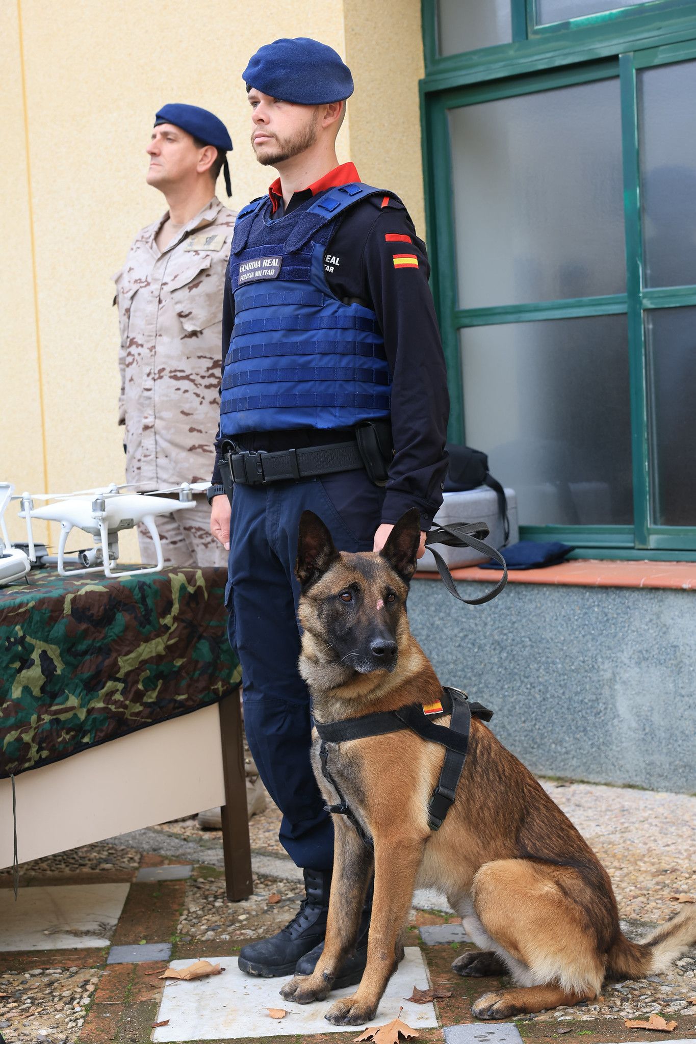 Visita de la ministra de Defensa a los cuarteles de la Guardia Real. Visita de la ministra de Defensa a los cuarteles de la Guardia Real.