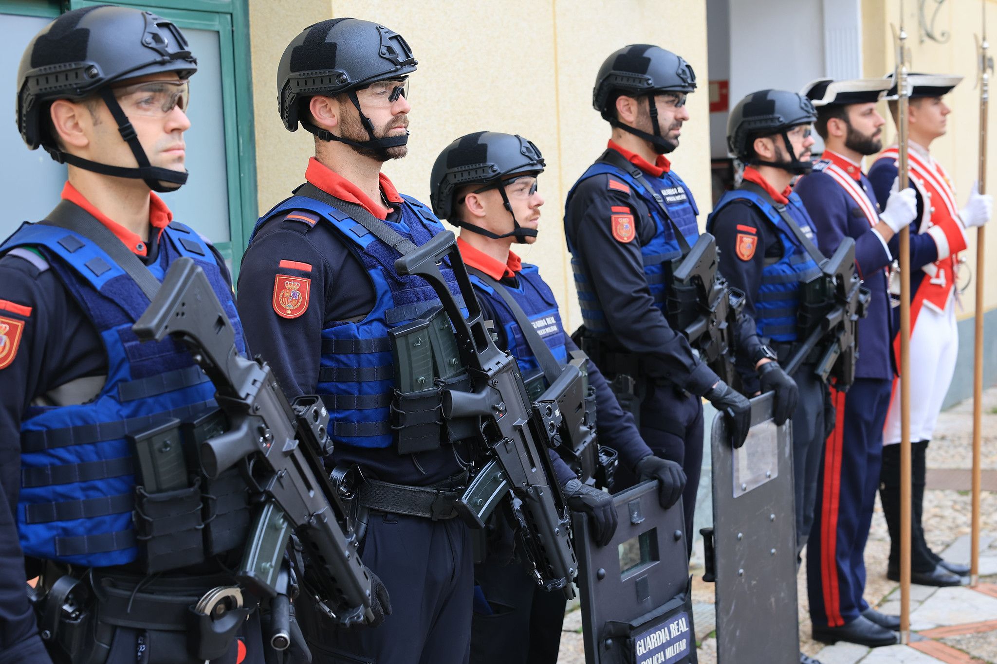 Visita de la ministra de Defensa a los cuarteles de la Guardia Real. Visita de la ministra de Defensa a los cuarteles de la Guardia Real.