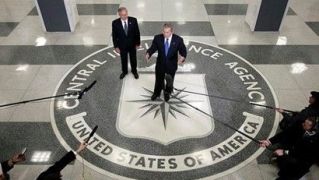 El expresidente norteamericano George Bush atiende a la prensa en las instalaciones de la CIA. Fuente CIA El expresidente norteamericano George Bush atiende a la prensa en las instalaciones de la CIA. Fuente CIA