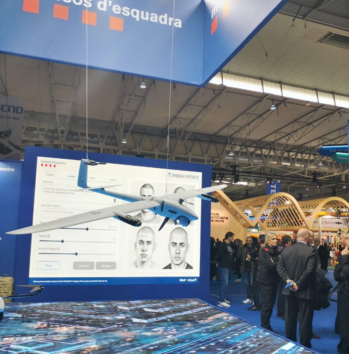 El dron de ala fija que estará operativo a partir de marzo se ha expuesto en MWC24.