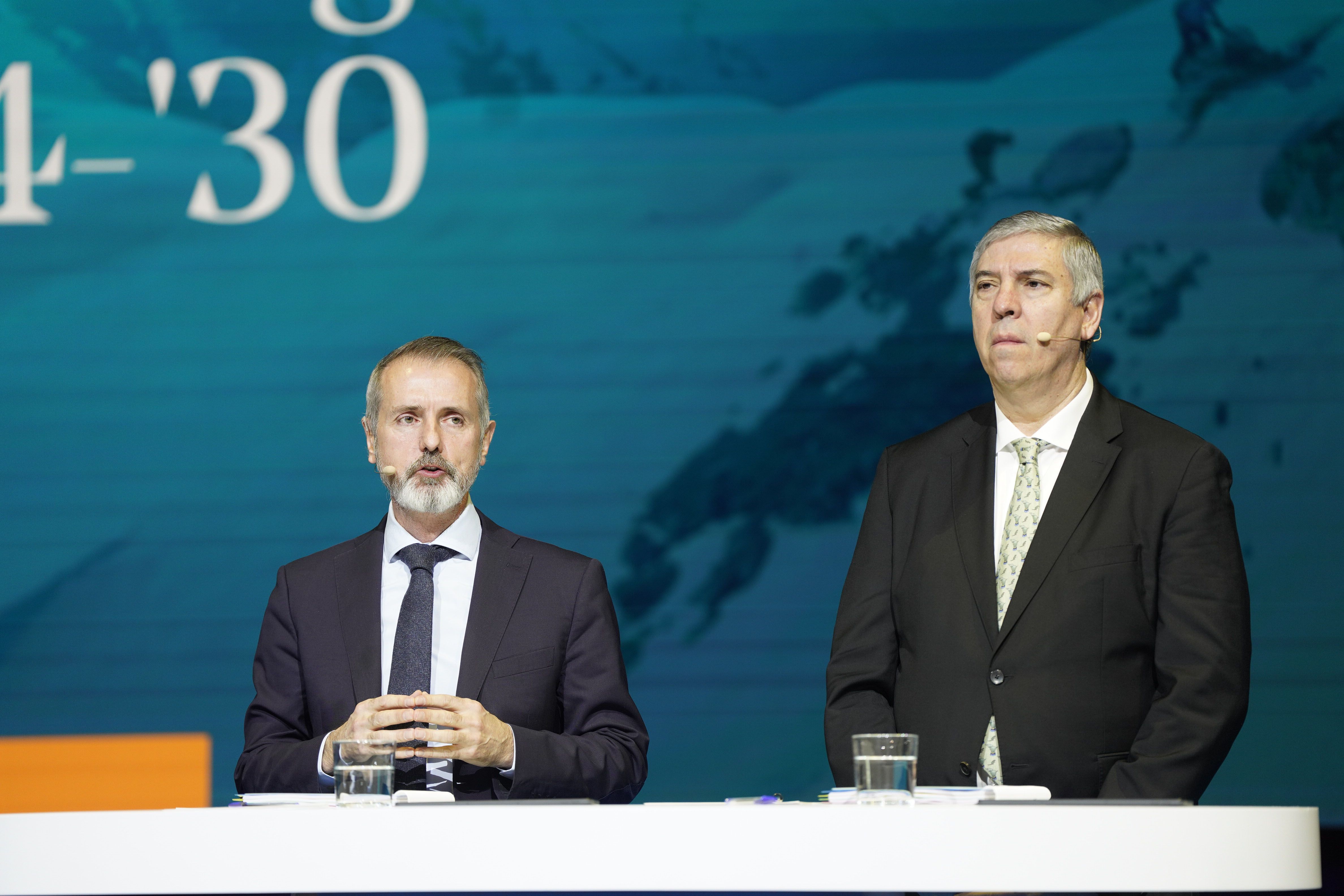 Marc Murtra, presidente de Indra, y José Vicente de los Mozos, CEO de la compañía.