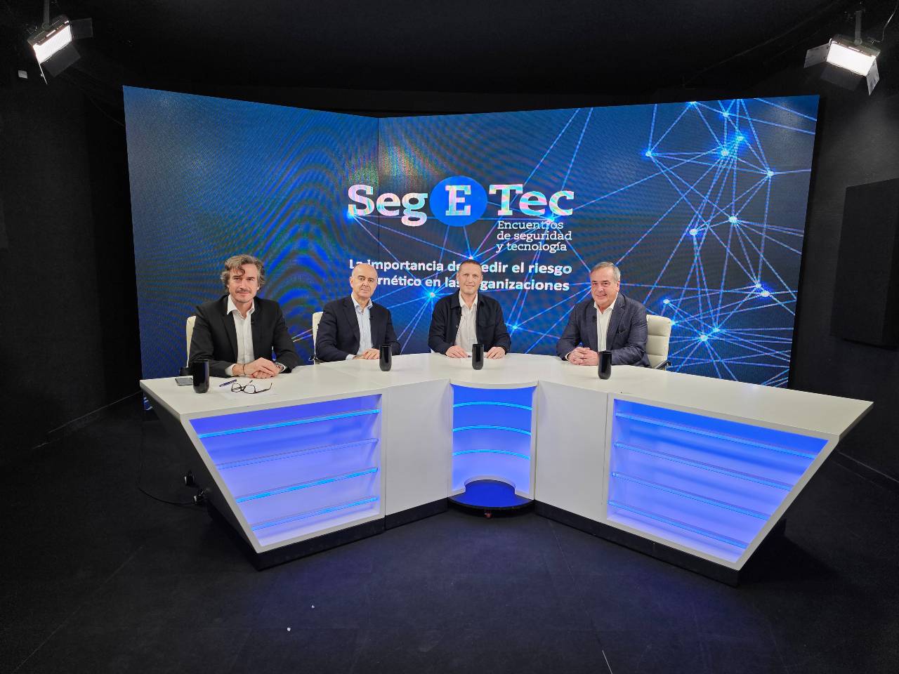 De izquierda a derecha, Carlos Saiz Peña, abogado experto en Seguridad Digital en Ecix Tech Group; Manuel Carpio, director de ciberseguridad de Armatum; Miguel Angel García, director de Escudo Digital, y Pedro Serrano, CEO de Cyber Security Management.