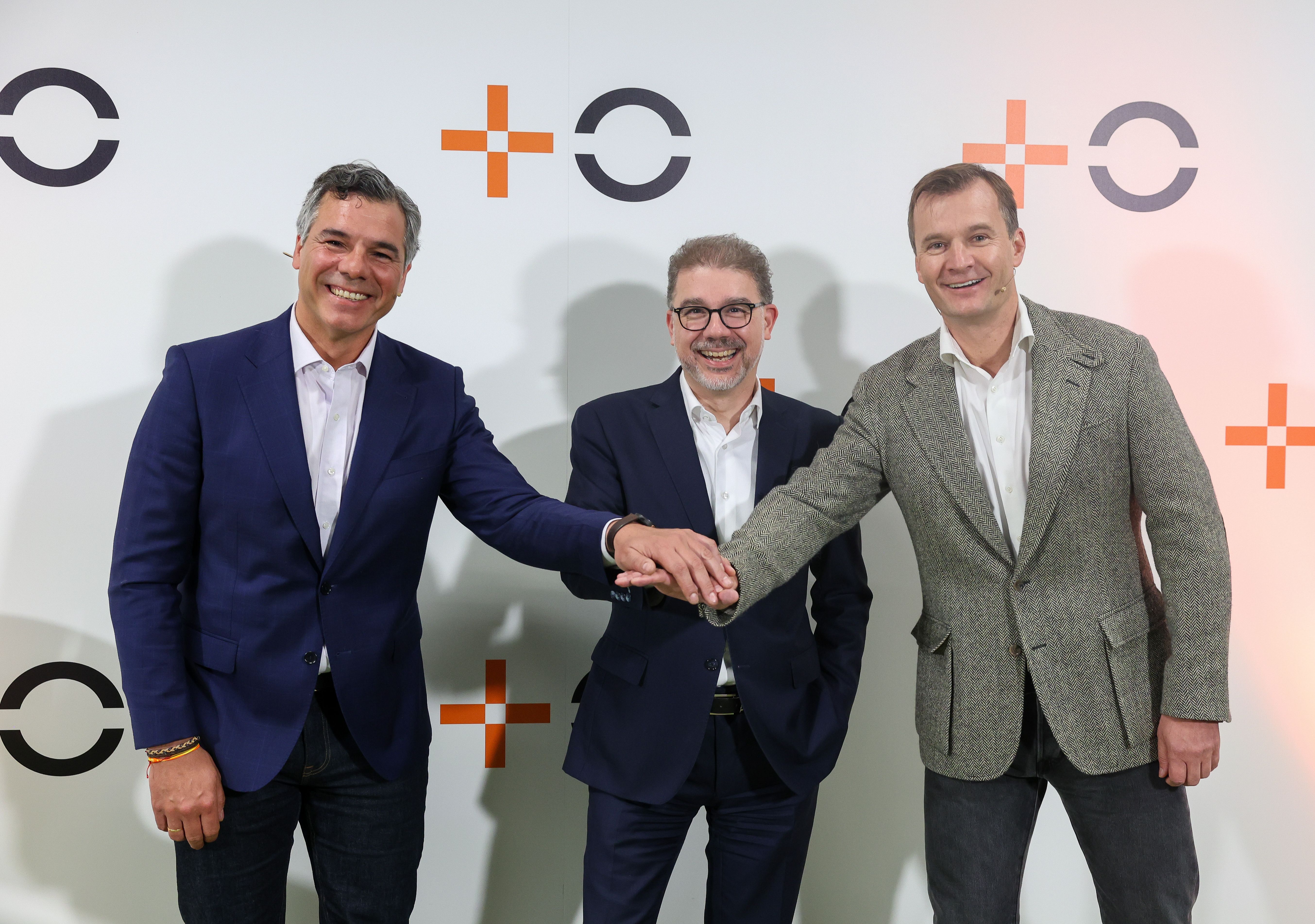 Germán López, Ludovic Pech y Meinrad Spenger, directivos de Masorange, durante la presentación de la joint-venture, formada por Orange España y MásMóvil (Foto: Marta Fernández / Europa Press)
