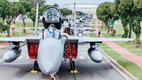 Mismo despliegue de cazas F 15 desde la base Naha a terrenos más elevados. Fuente: Naha Airbase. Mismo despliegue de cazas F 15 desde la base Naha a terrenos más elevados. Fuente: Naha Airbase.
