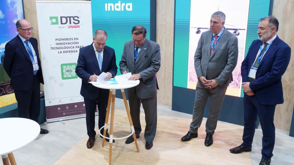 Firma acuerdo DTS e Indra en Chile.