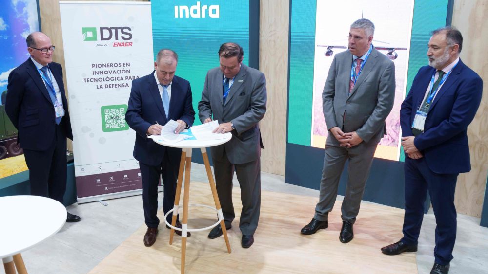 Firma acuerdo DTS e Indra en Chile. Firma acuerdo DTS e Indra en Chile.