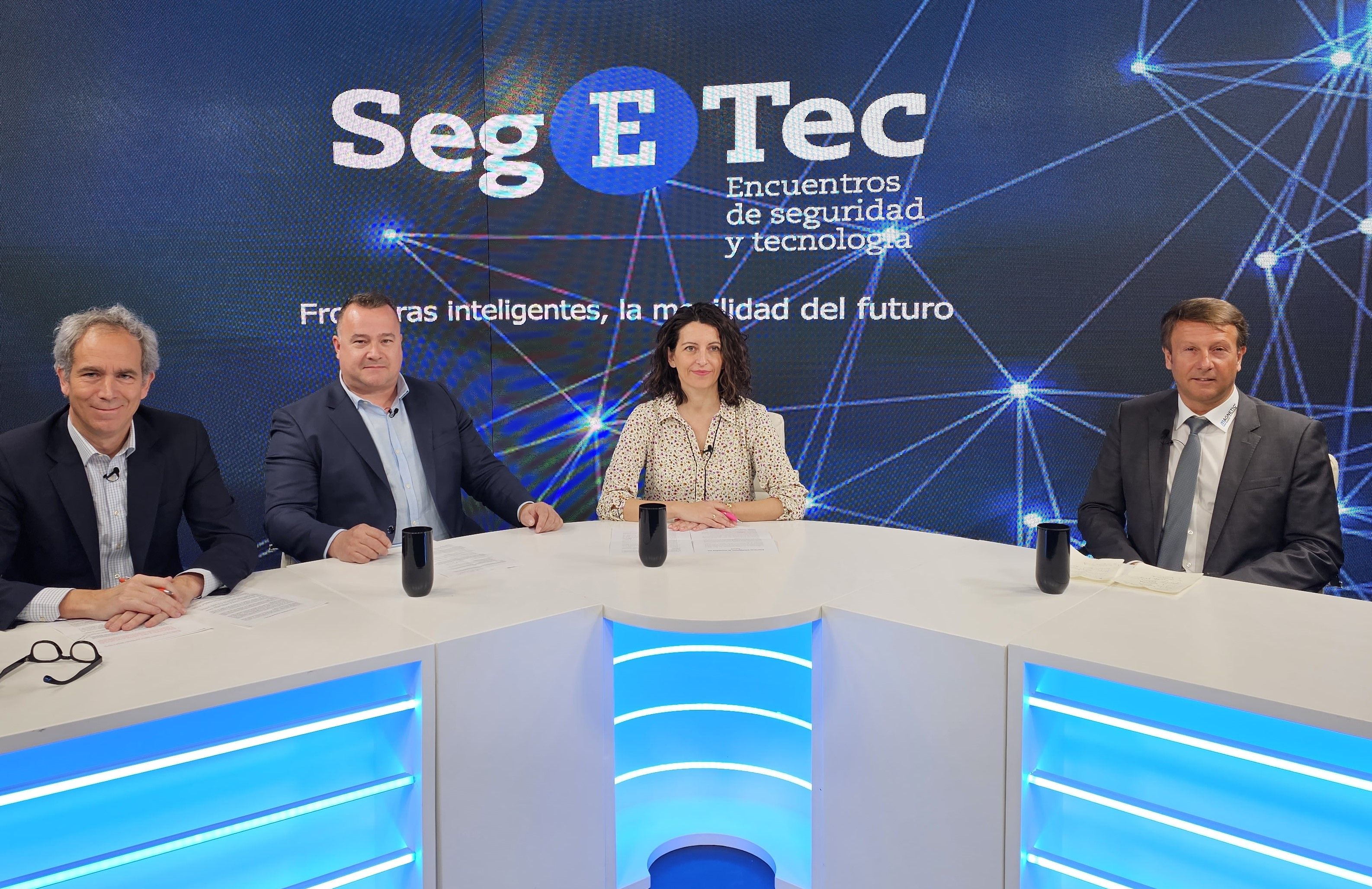Los participantes en el encuentro "Fronteras inteligentes, la movilidad del futuro".