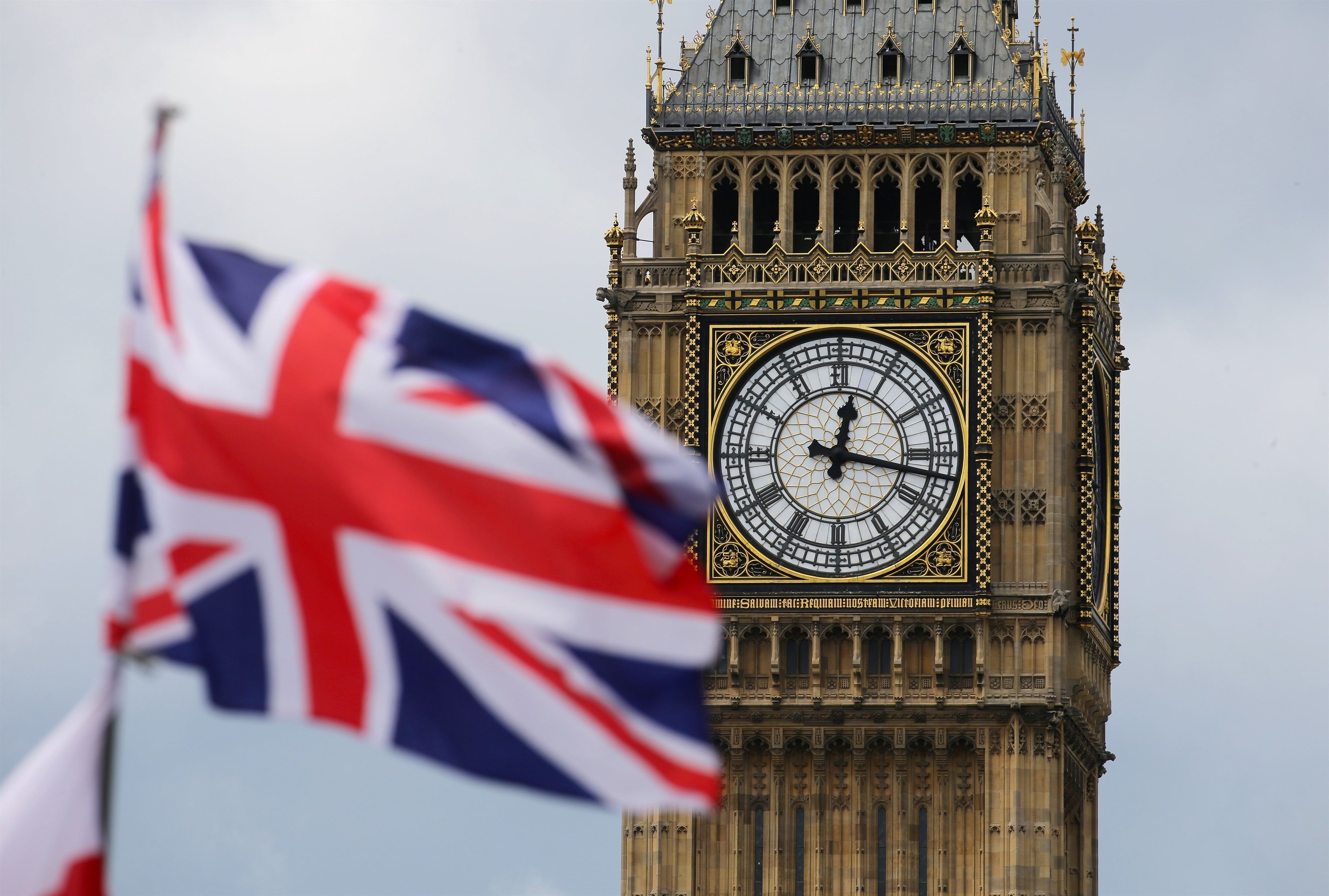 Bandera británica con el Big Ben de fondo (Foto de archivo Europa Press)