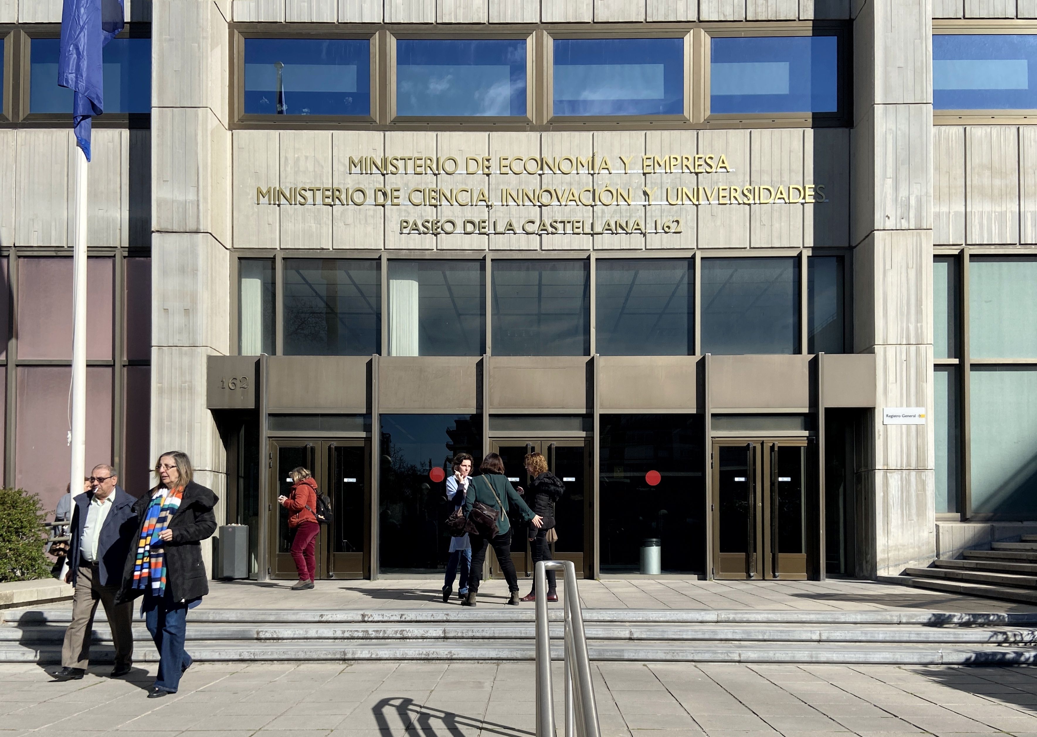 Entrada al Ministerio de Economía y Empresa y al Ministerio de Ciencia, Innovación y Universidades, en Madrid (Foto: Eduardo Parra/Europa Press)