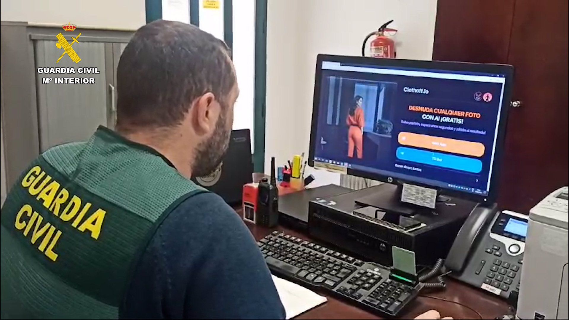 La Guardia Civil ha detenido a tres menores en Madrid por distribuir desnudos generados por Inteligencia Artificial (IA) de 13 chicas, también menores (Foto: Guardia Civil)