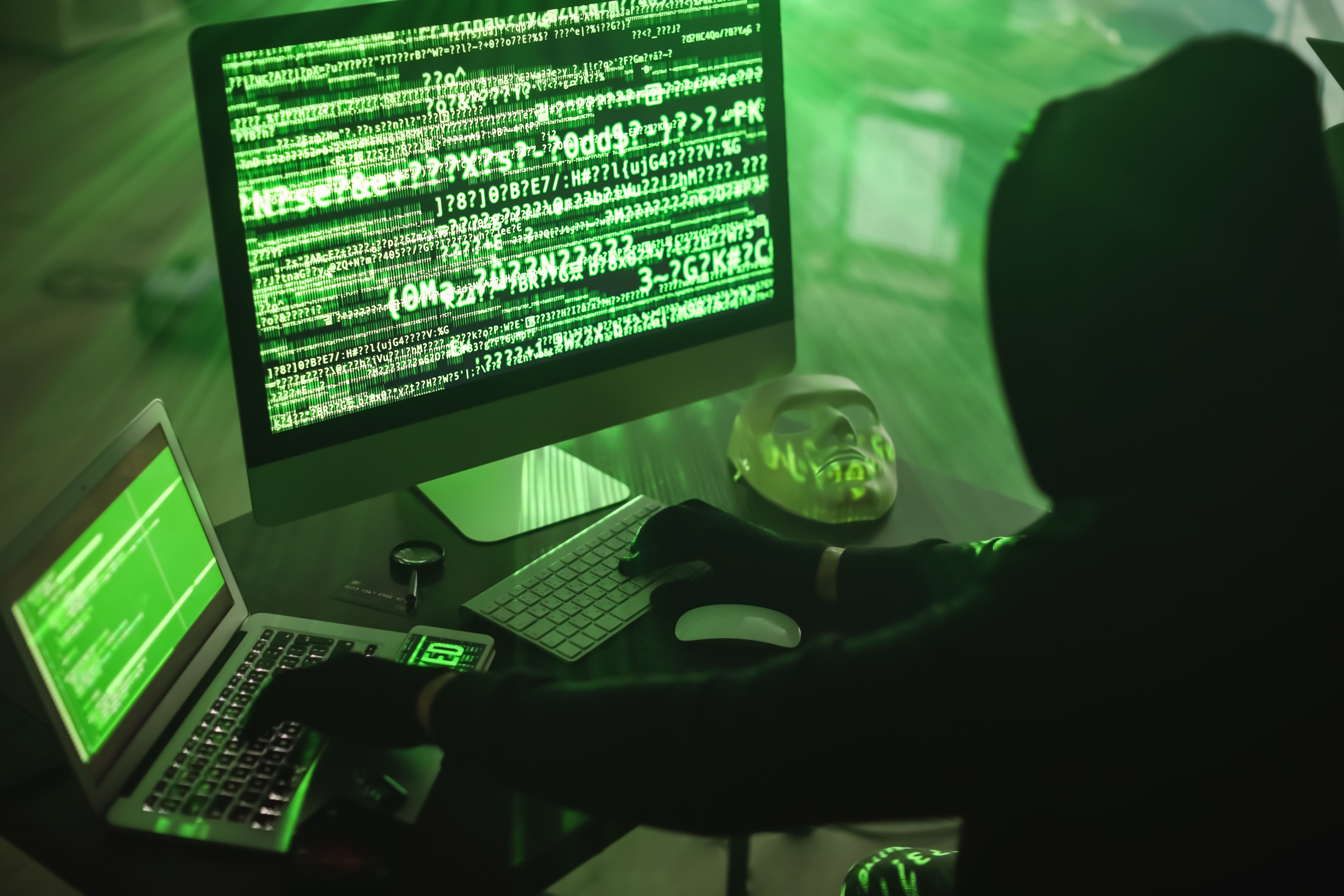 Los ciberataques se producen en venganza por la detención de tres hacktivistas.