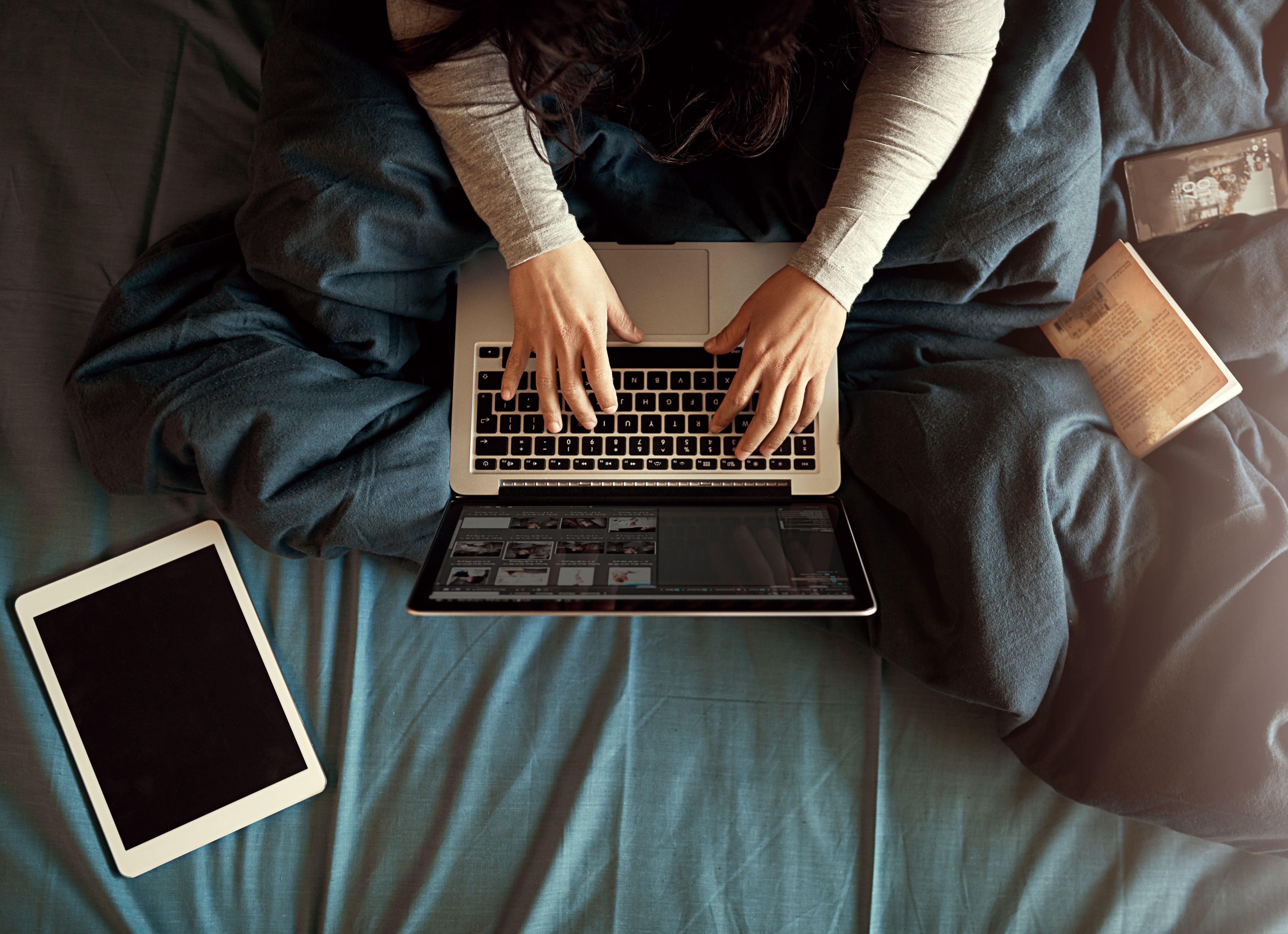 El maltrato, el acoso escolar, la soledad no deseada o el abuso de Internet y redes sociales son algunos de los factores que incrementan el riesgo de suicidio en adolescentes.