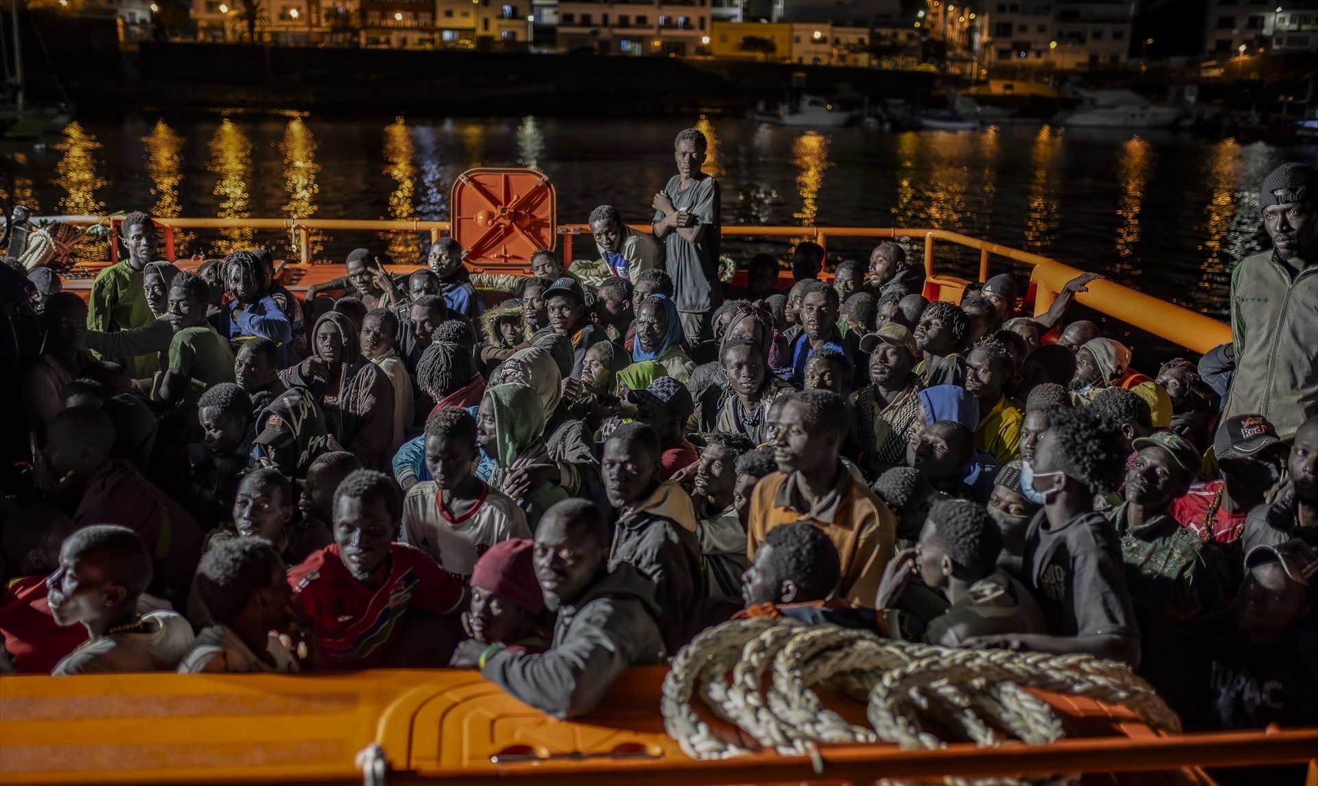 La Guardamar Calliope lleva a bordo a más de 300 migrantes, que llegan al puerto de La Restinga tras ser rescatados, a 20 de septiembre de 2024, en El Hierro. Foto: Europa Press / Antonio Sempere.