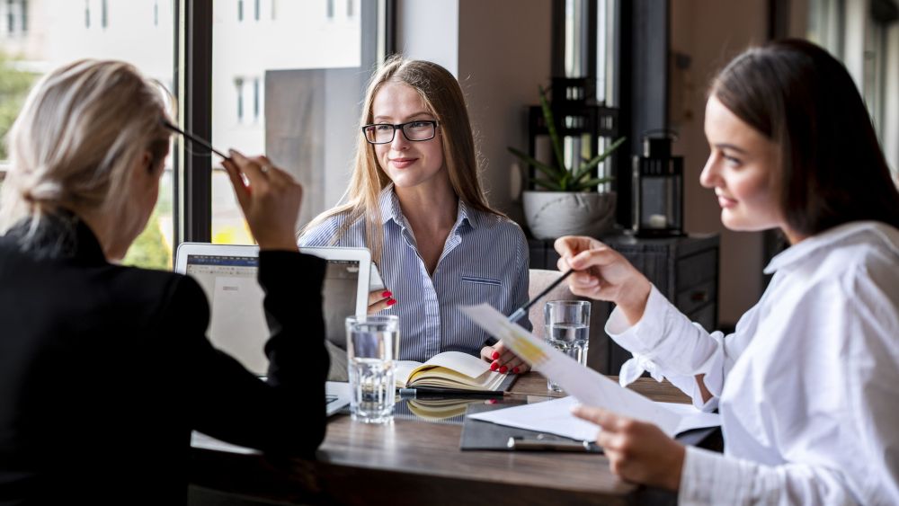 La presencia de mujeres directivas en España ha aumentado un 26% en las últimas dos décadas | Foto: Freepik La presencia de mujeres directivas en España ha aumentado un 26% en las últimas dos décadas | Foto: Freepik