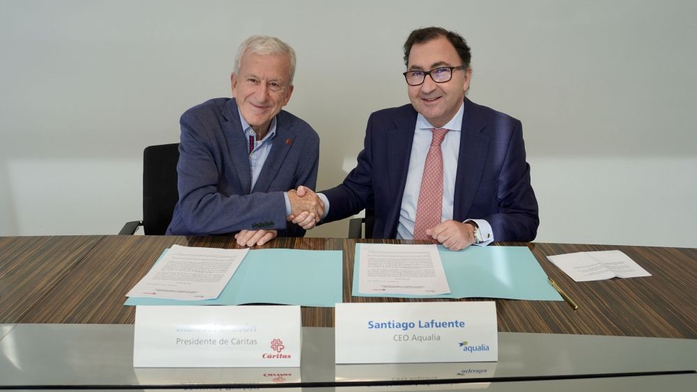 Manuel Bretón, presidente de Cáritas y Santiago Lafuente, CEO de Aqualia, en la renovación del convenio de colaboración entre ambas II Manuel Bretón, presidente de Cáritas y Santiago Lafuente, CEO de Aqualia, en la renovación del convenio de colaboración entre ambas II