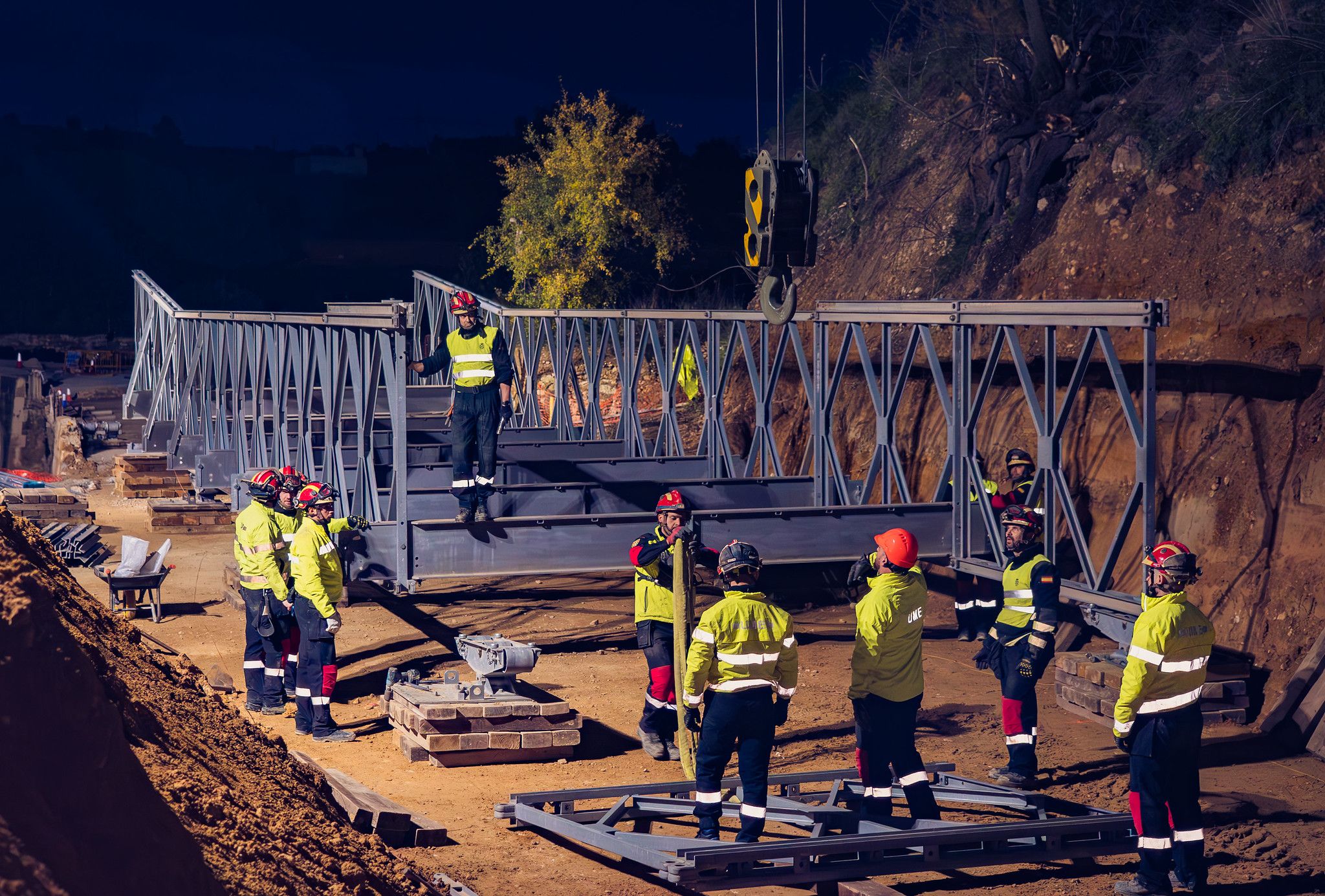 Instalación de puentes provisionales tras la DANA para recuperar accesos. Foto: UME.