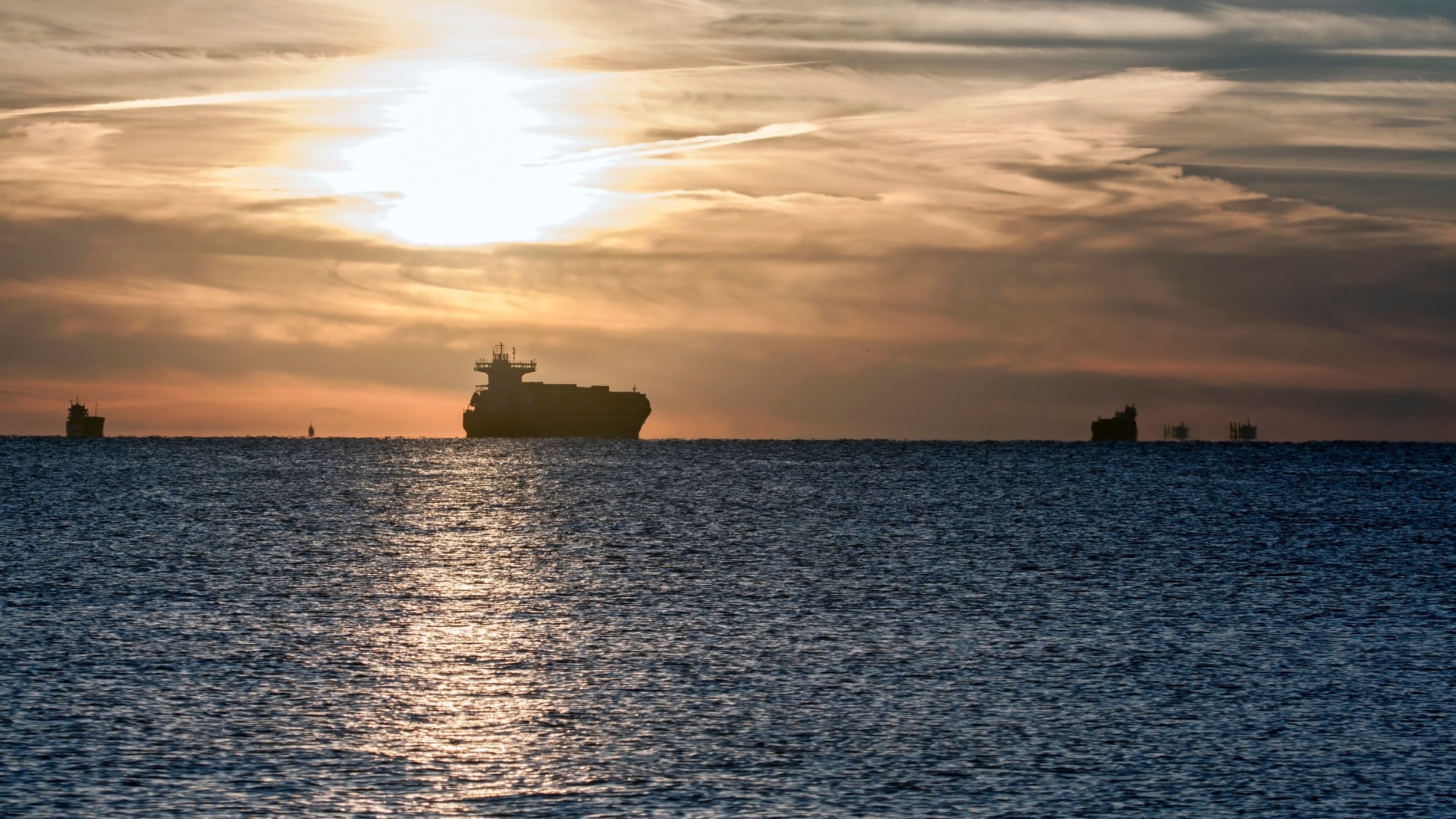 Estonia plantea mayor vigilancia de la OTAN en el Báltico para evitar sucesos como el protagonizado por el petrolero procedente de Rusia.