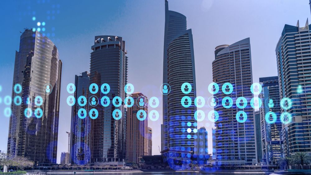 Rascacielos del centro de negocios de Dubai. Centro internacional de comercio y servicios financieros. Holograma de iconos de redes sociales, concepto de conexión d Rascacielos del centro de negocios de Dubai. Centro internacional de comercio y servicios financieros. Holograma de iconos de redes sociales, concepto de conexión d