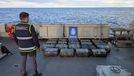 Imagen de los fardos de cocaína incautados en la operación de la Policía Nacional.