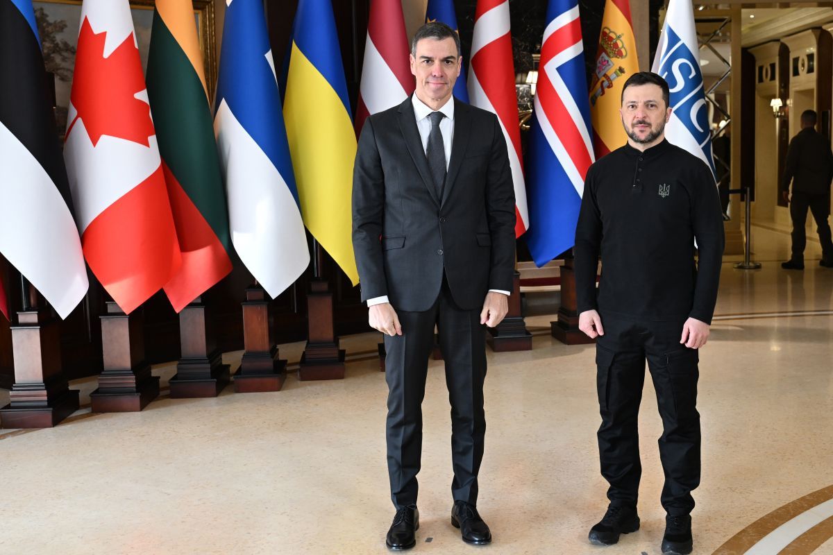 Pedro Sánchez junto al presidente de Ucrania, Volodímir Zelenski, en Kiev | Foto de Pool Moncloa/Borja Puig de la Bellacasa