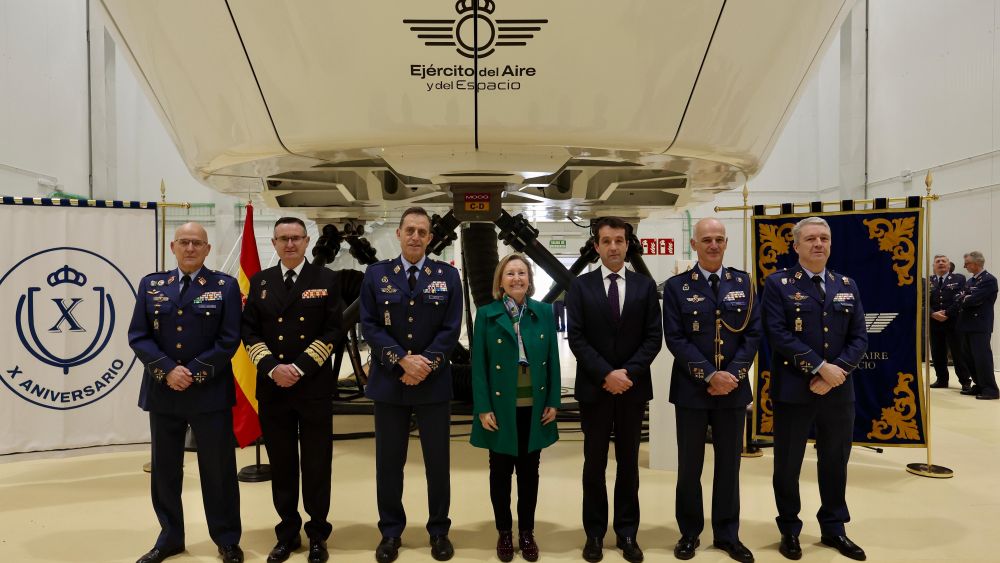 Imagen de la entrega del simulador NH90 al Ejército del Aire.