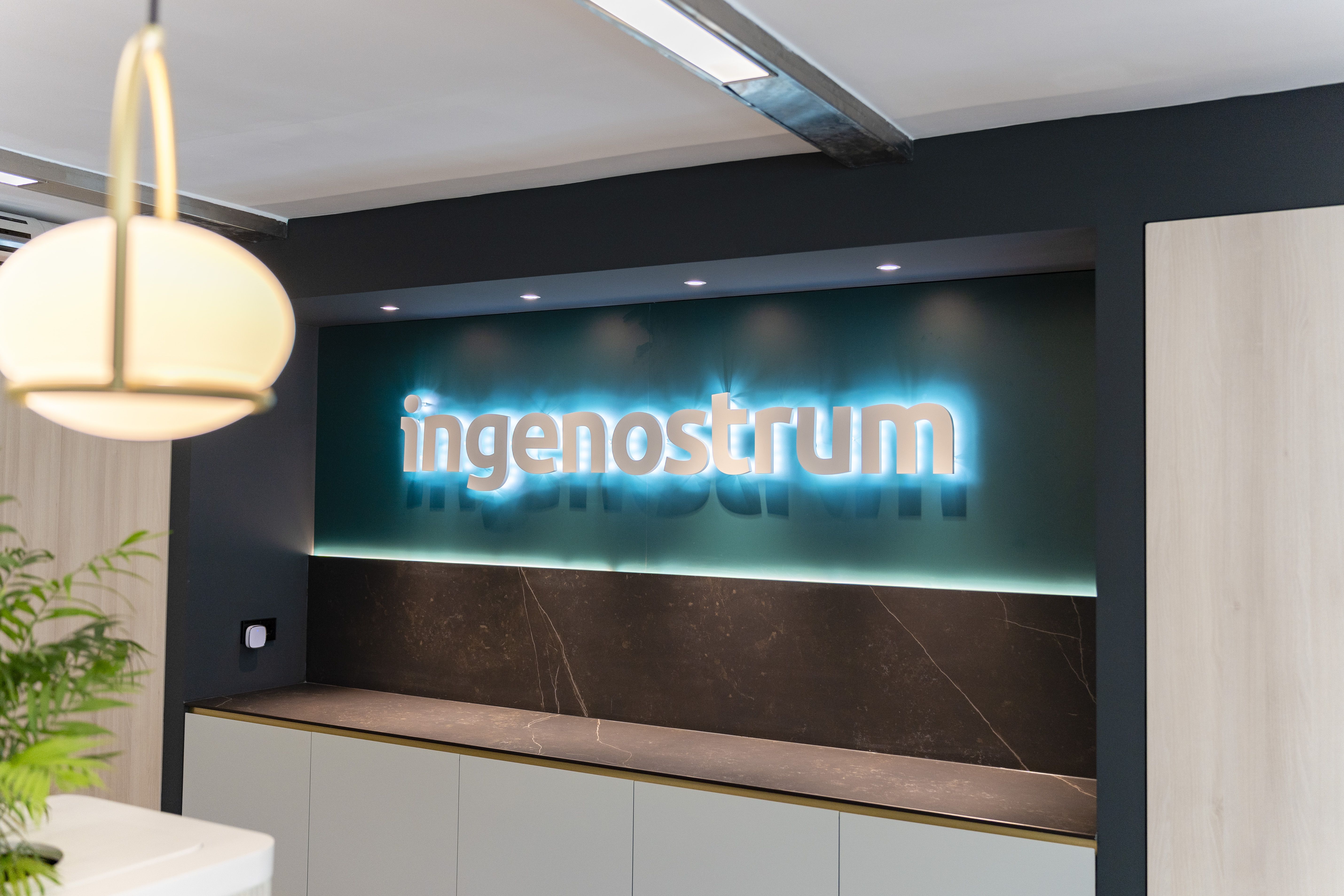 Ingenostrum.