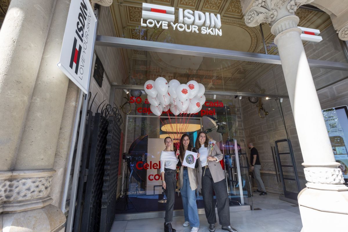 Casa ISDIN celebra Sant Jordi con firmas de libros, un taller de escritura y un recital de poesía