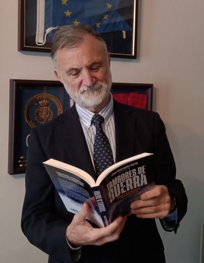 El Almirante Juan Rodríguez Garat, con su libro El Almirante Juan Rodríguez Garat, con su libro