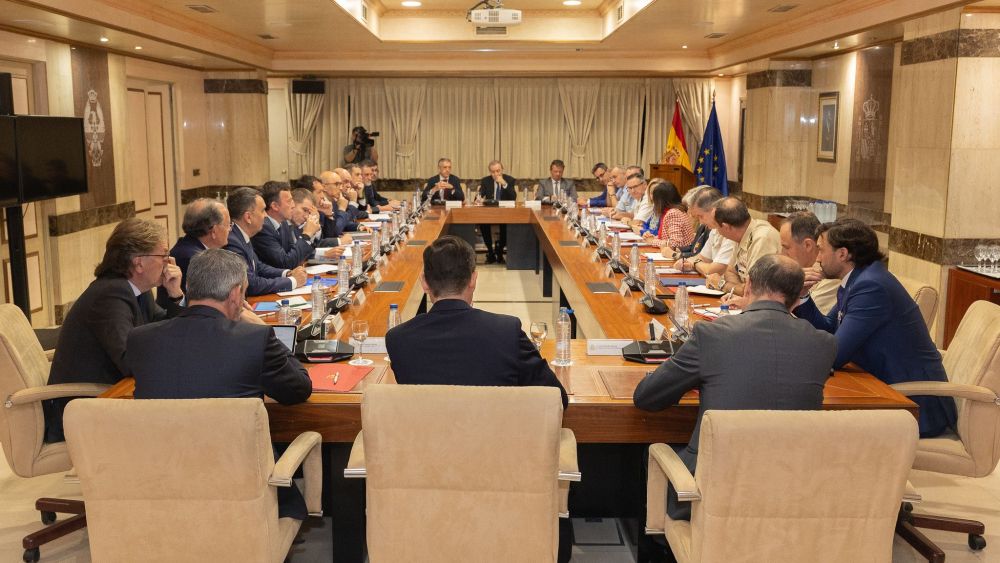Imagen de la reunión mantenida con los directivos de la industria española de Defensa. Imagen de la reunión mantenida con los directivos de la industria española de Defensa.